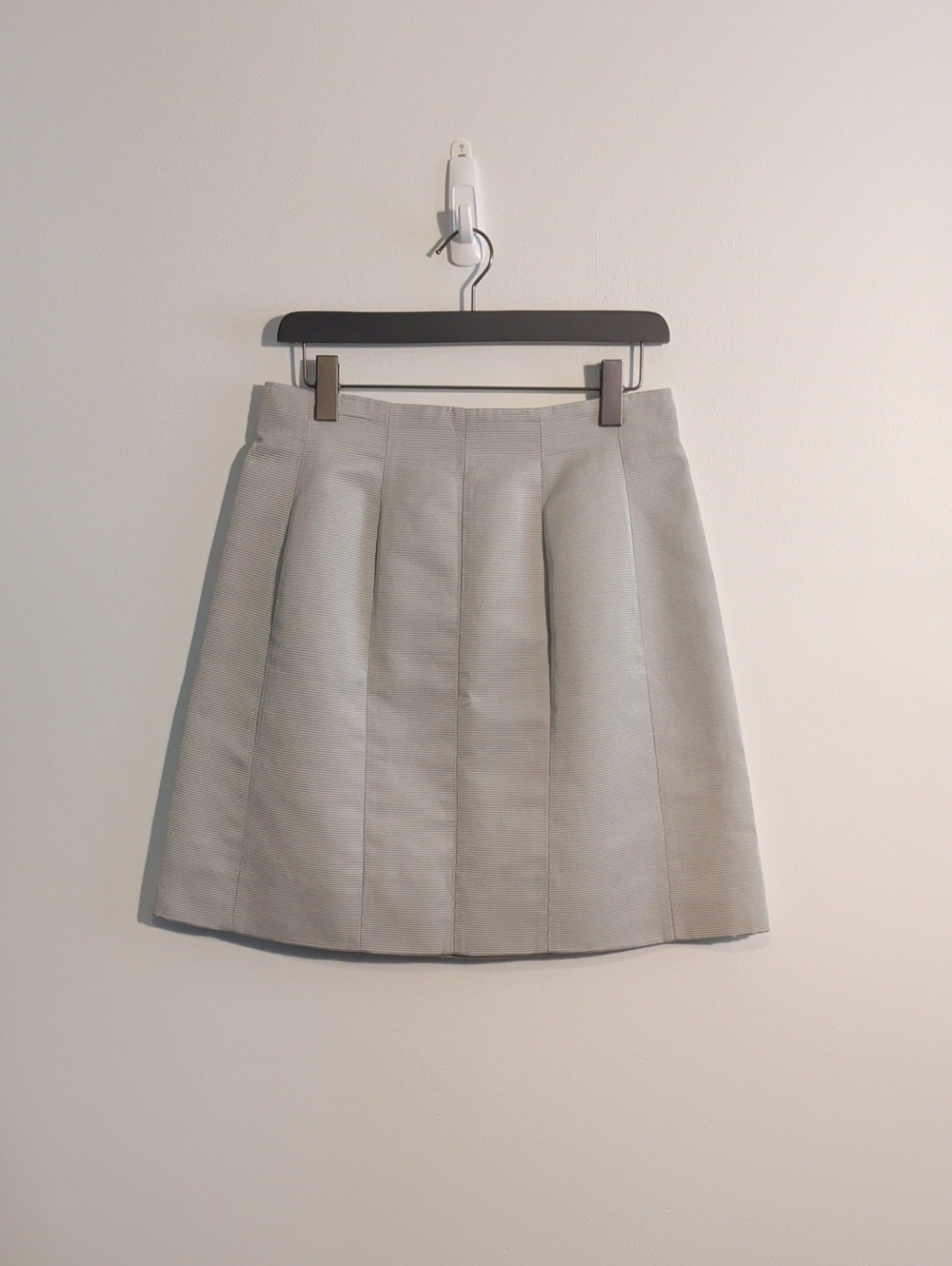TARA JARMON light gray a-line textured skirt - size 42